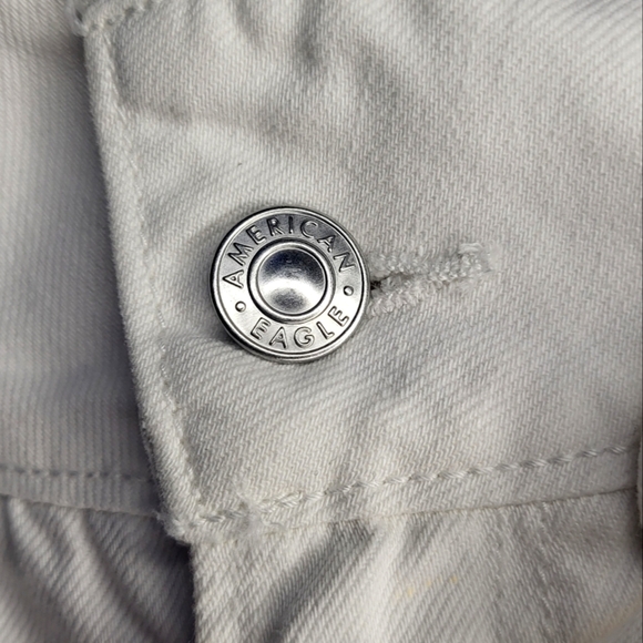 American Eagle High Rise White Mom Jeans - Size 0 | Classic & Chic A73 - Picture 5 of 12